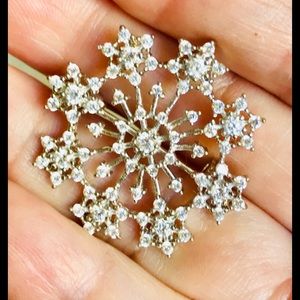 Sterling Sparkling Snowflake Pendant/Pin